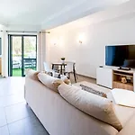 Apartman Modern With Balcony In Salgados By Lovelystay *