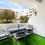 Modern With Balcony & Ac In Salgados By Lovelystay