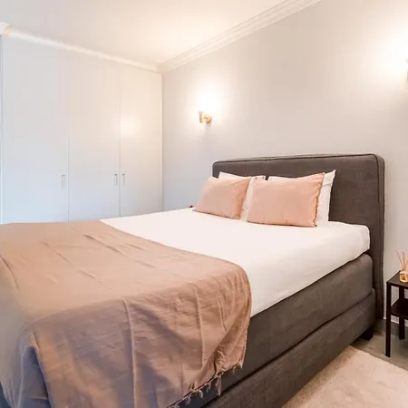 Apartman Modern With Balcony In Salgados By Lovelystay *