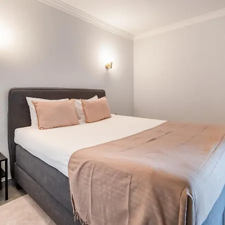 Modern With Balcony In Salgados By Lovelystay Apartament