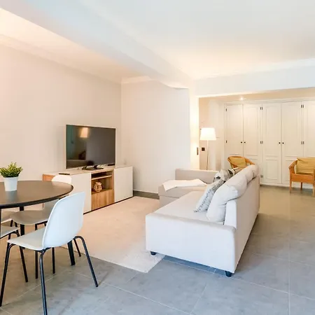 דירה Modern With Balcony In Salgados By Lovelystay