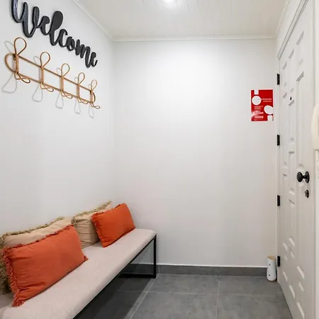 Modern With Balcony In Salgados By Lovelystay * גיאה