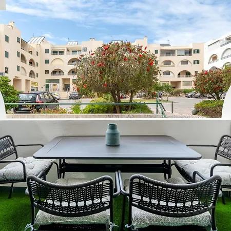 Apartment Modern With Balcony In Salgados By Lovelystay Guia (Faro)