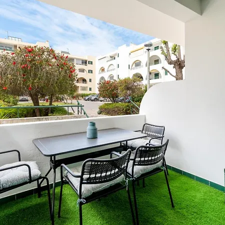 Modern With Balcony & Ac In Salgados By Lovelystay
