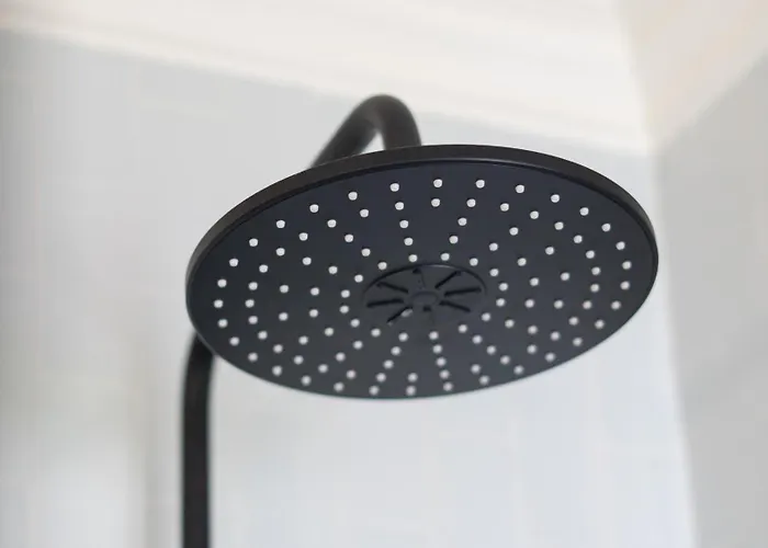 Modern With Balcony In Salgados By Lovelystay