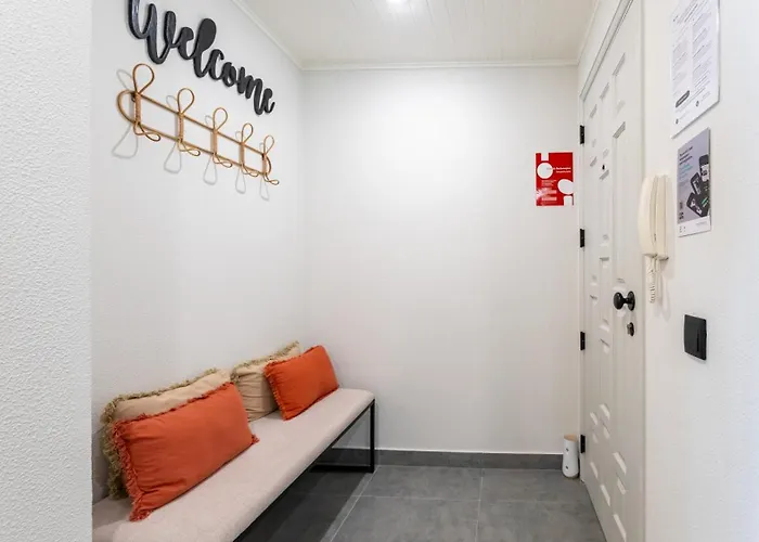 Modern With Balcony In Salgados By Lovelystay * 기아