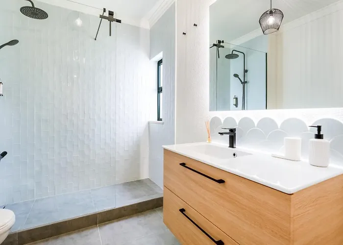 Modern With Balcony In Salgados By Lovelystay 아파트 *