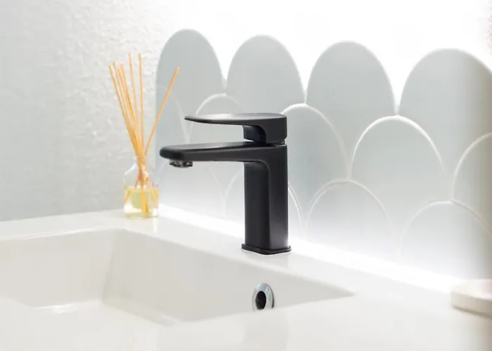 아파트 Modern With Balcony In Salgados By Lovelystay