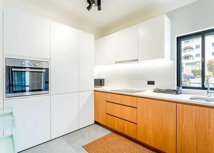 Modern With Balcony In Salgados By Lovelystay