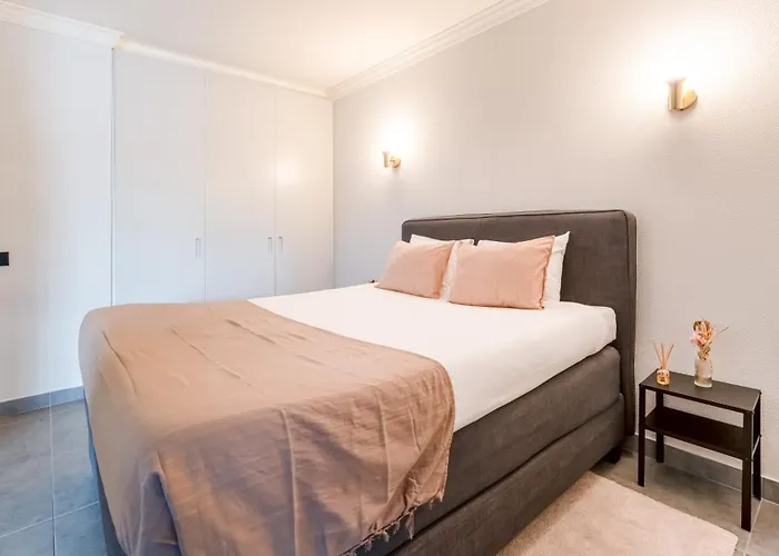 아파트 Modern With Balcony In Salgados By Lovelystay *