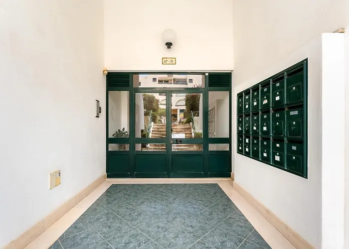 Modern With Balcony In Salgados By Lovelystay * 기아