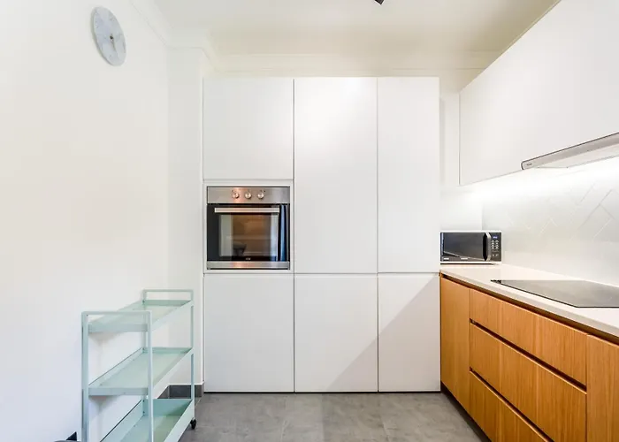 Modern With Balcony In Salgados By Lovelystay 아파트 *