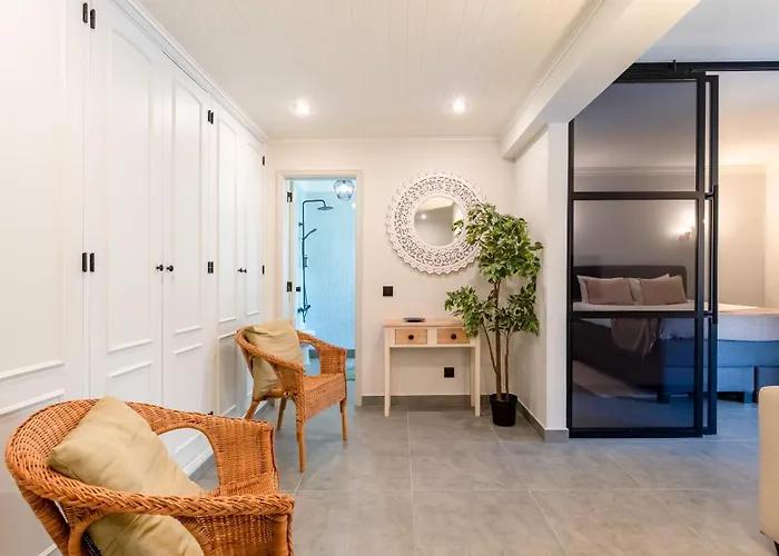 아파트 Modern With Balcony In Salgados By Lovelystay *