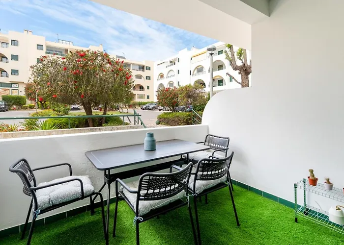 Modern With Balcony In Salgados By Lovelystay