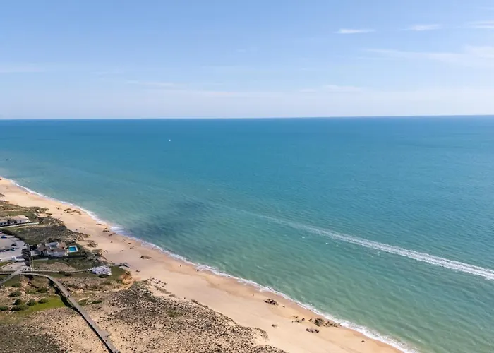 Modern With Balcony In Salgados By Lovelystay 아파트