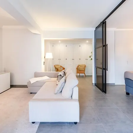 Daire Modern With Balcony In Salgados By Lovelystay Guia (Faro)